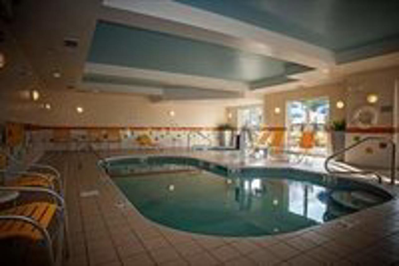 Comfort Inn & Suites Akron South Buitenkant foto