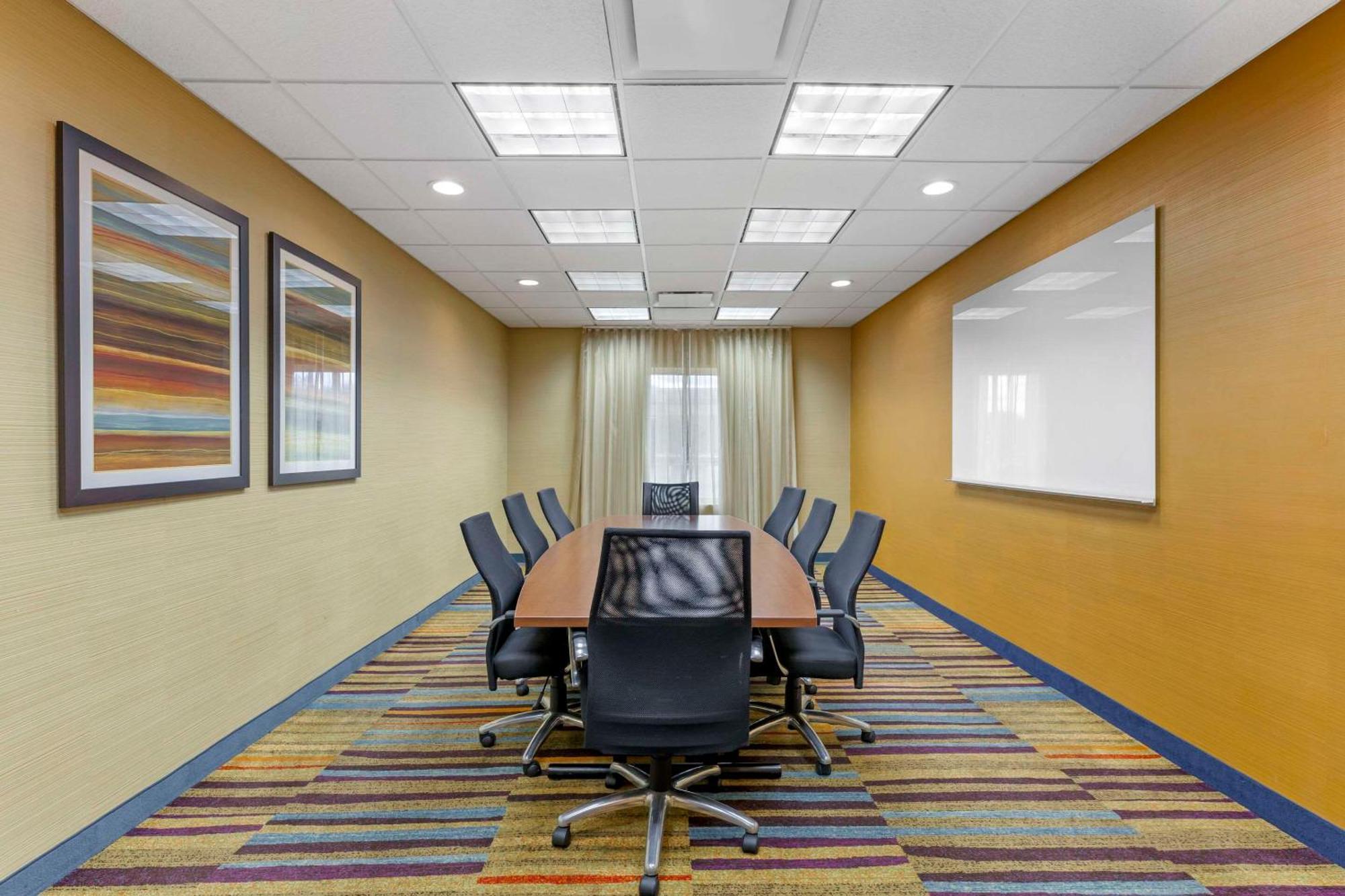 Comfort Inn & Suites Akron South Buitenkant foto
