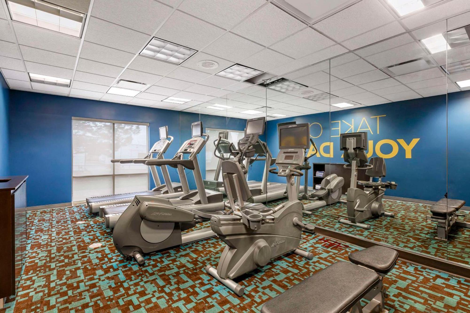 Comfort Inn & Suites Akron South Buitenkant foto