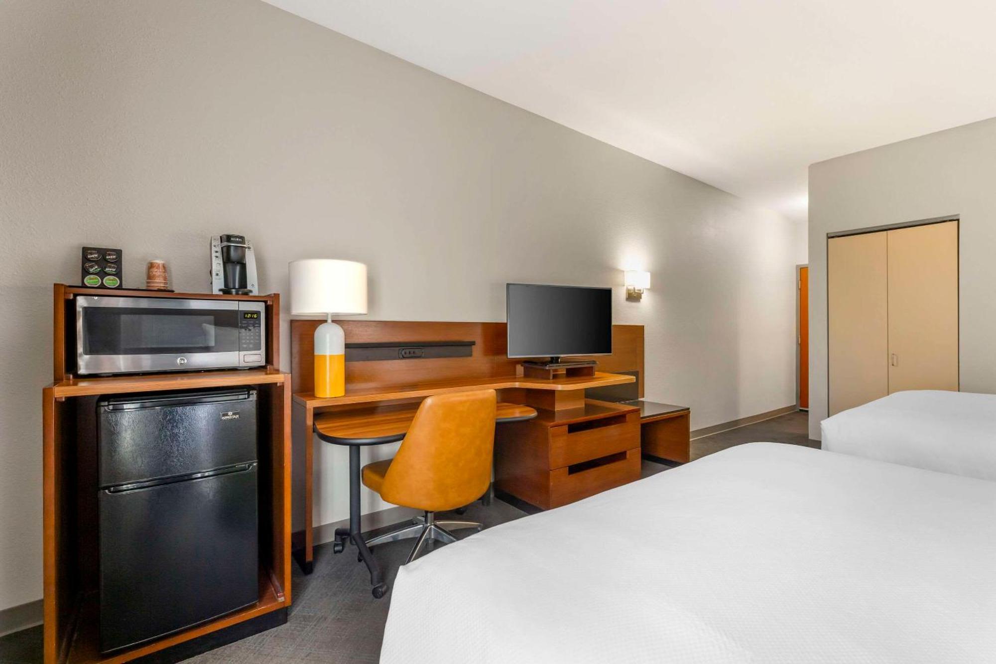 Comfort Inn & Suites Akron South Buitenkant foto