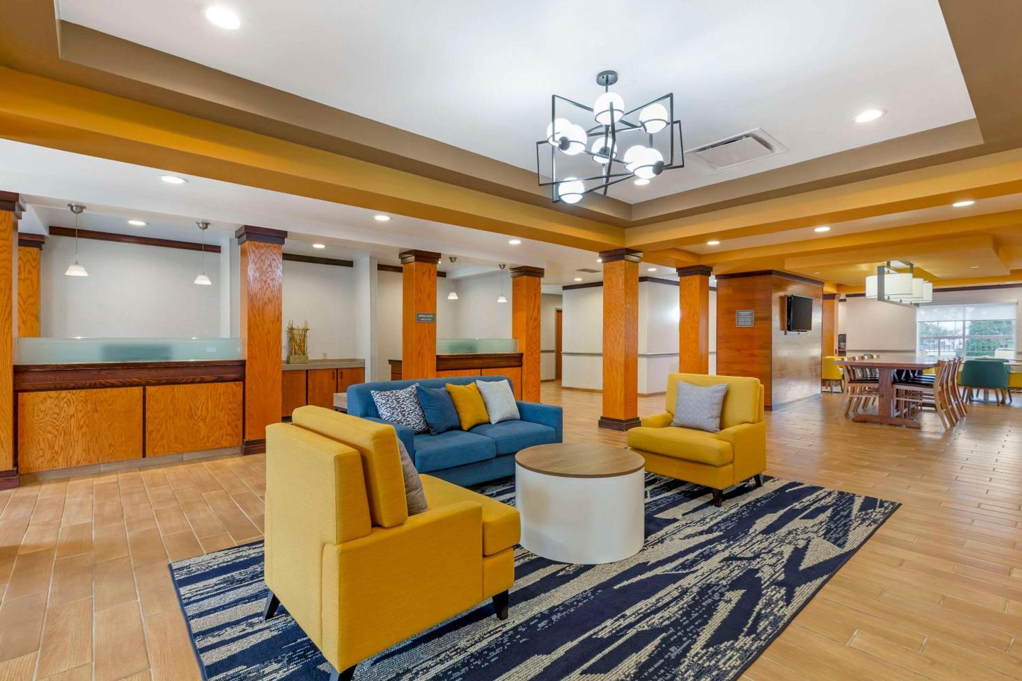 Comfort Inn & Suites Akron South Buitenkant foto
