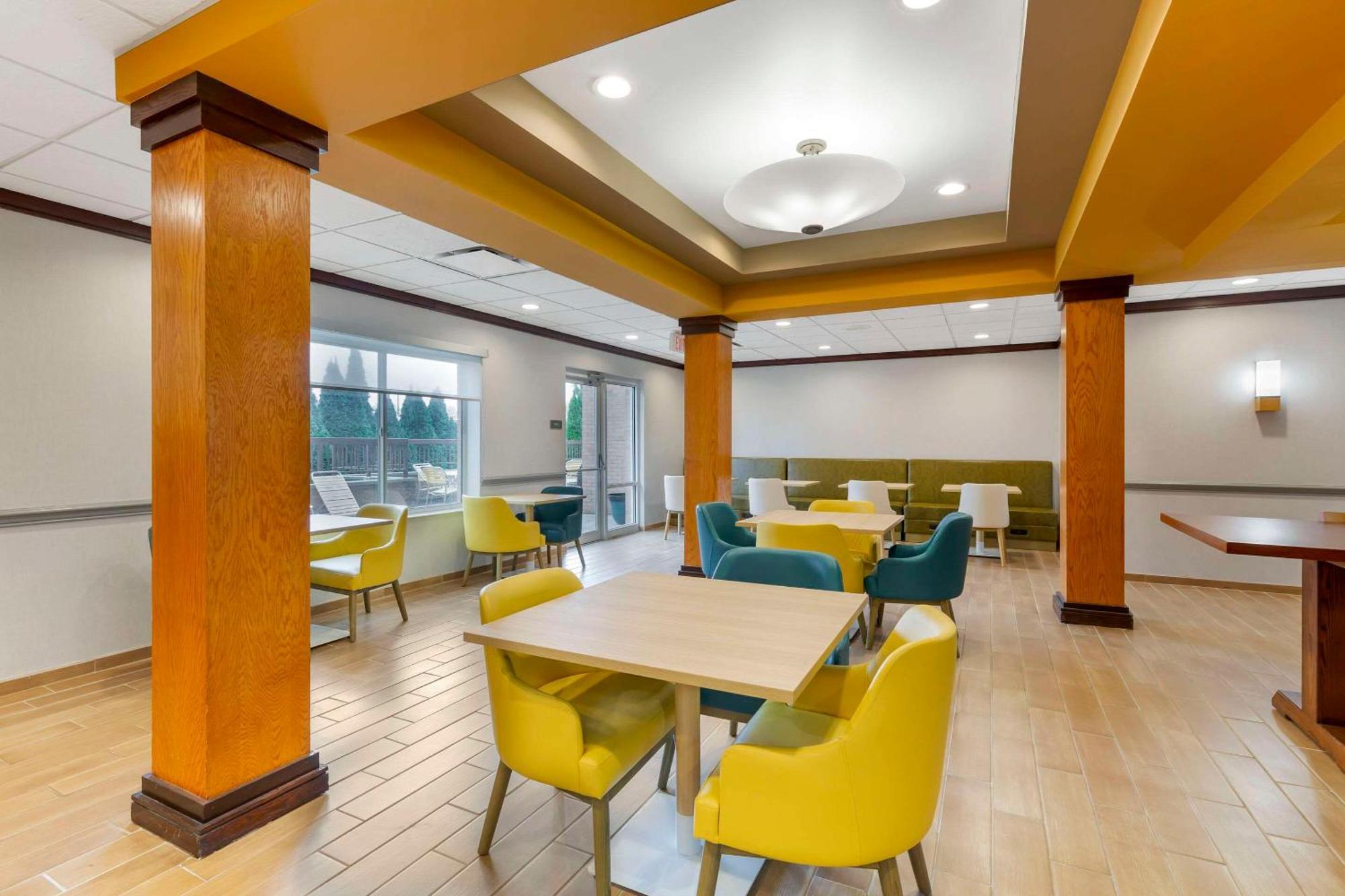 Comfort Inn & Suites Akron South Buitenkant foto